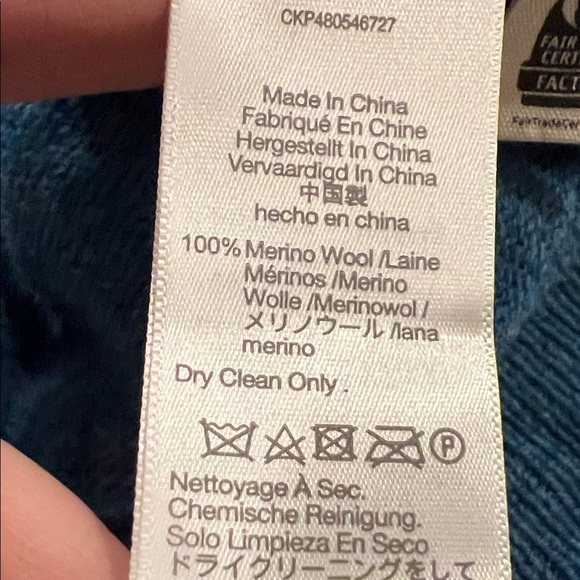 Madewell Women's Re(Generative) Wool V-Neck Sweater in Azure Blue - Picture 7 of 9